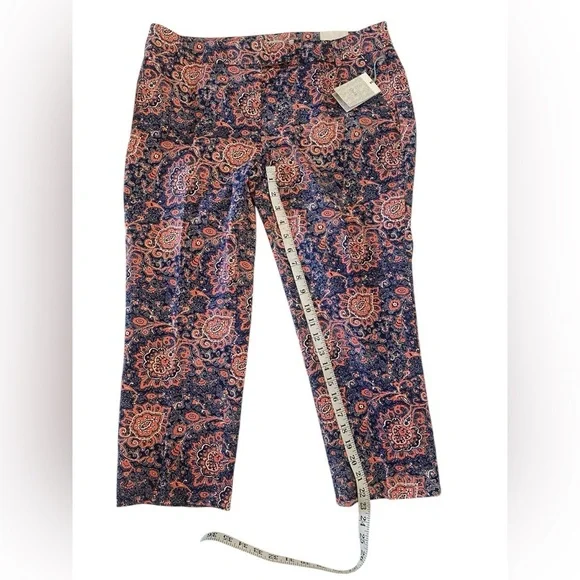 NWT Paisley Print Relaxed Fit Capris - Picture 10 of 11